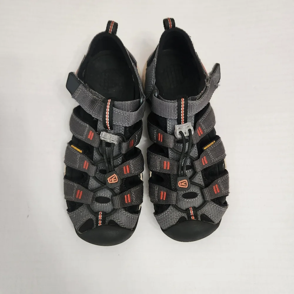 Keen big kids sandals Comfort beach shoes size 3